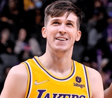 九游娱乐首页-绝杀掘金！雷迪克爆赞2功臣，詹姆斯展望六连客，东契奇归结团队